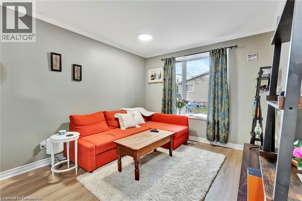 Property Photo:  93 Robertson Crescent  ON N2E 1A6 