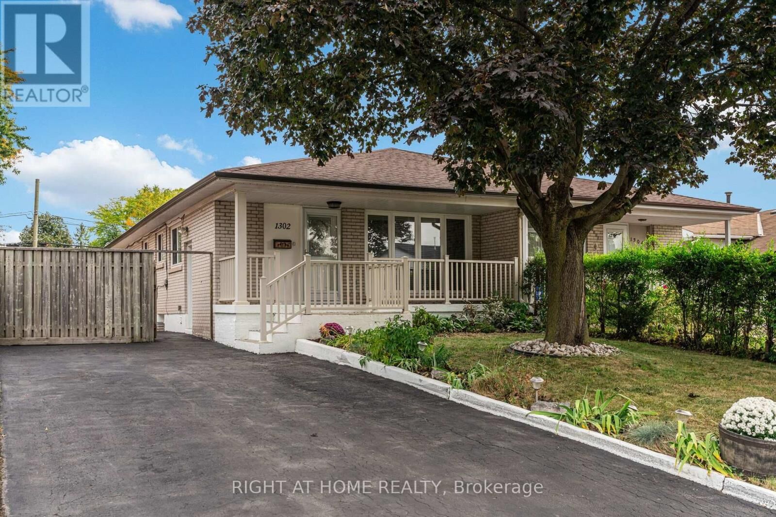 Property Photo:  1302 Redbank Crescent  ON L6H 1Y5 