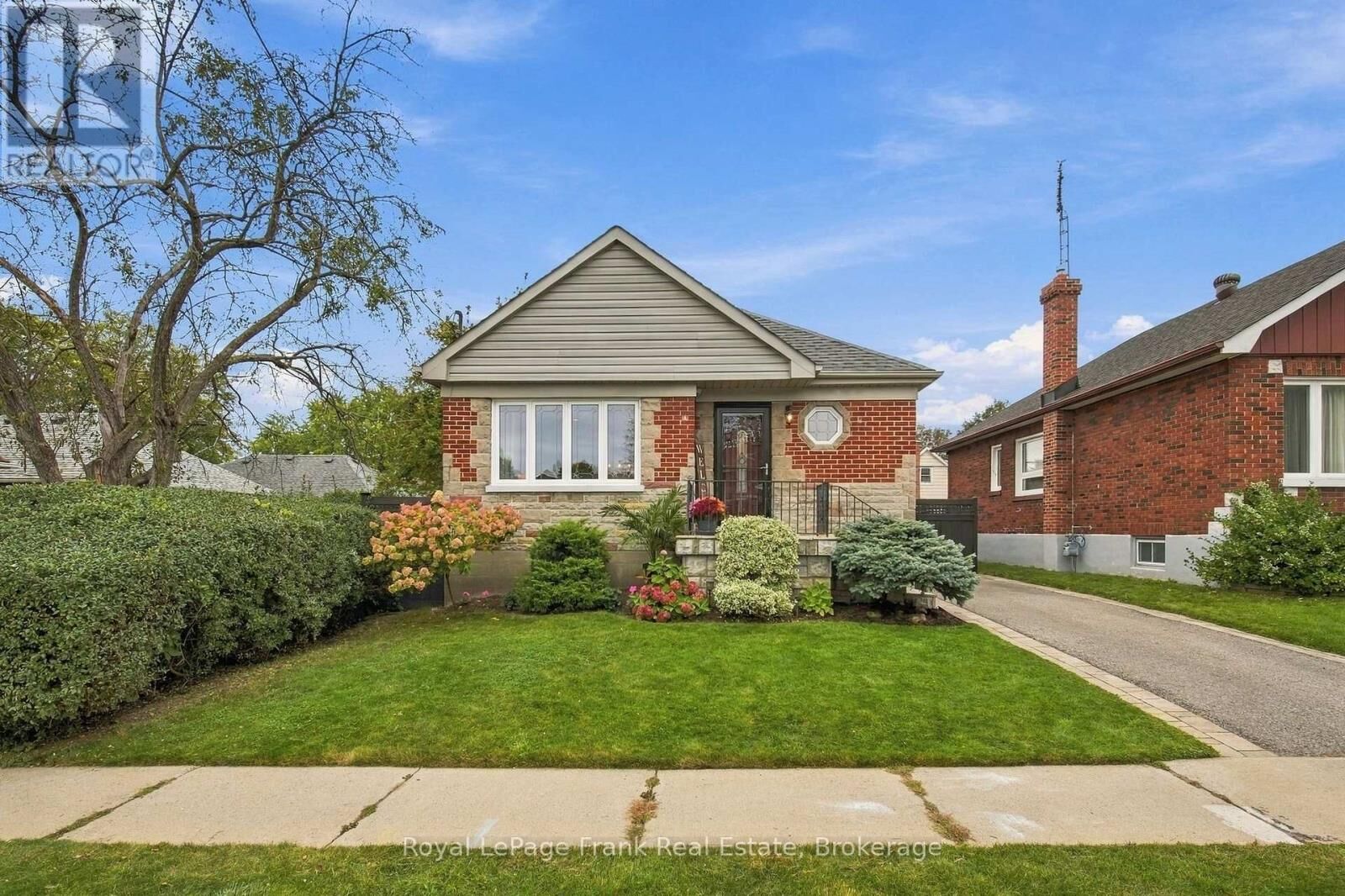 Property Photo:  379 Arthur Street  ON L1H 1P2 