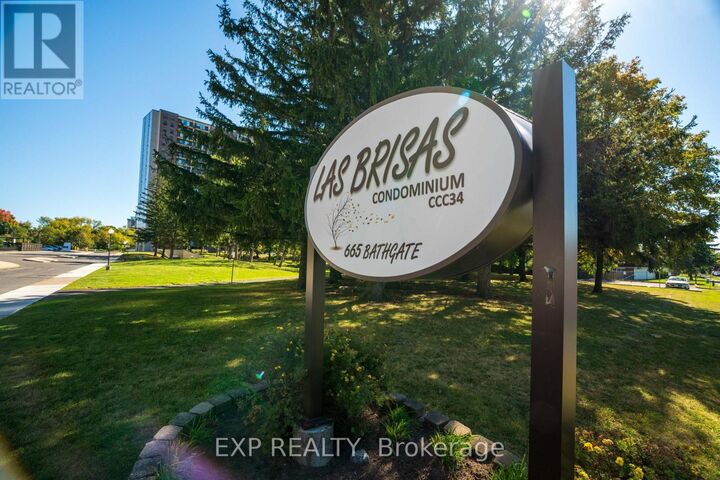 Property Photo:  665 Bathgate Drive 404  ON K1K 3Y4 