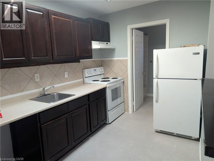 Property Photo:  365 East Barton Street East 2  ON L8L 2X8 