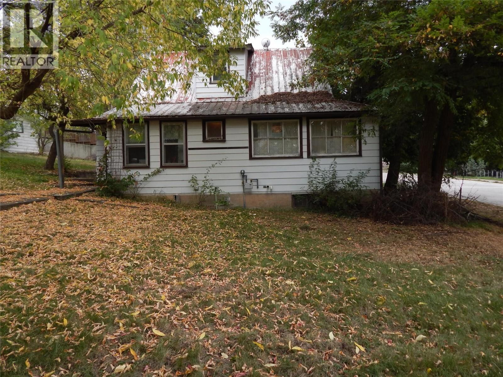 Property Photo:  916 Cook Street  BC V0B 1G3 