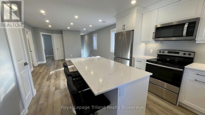 Property Photo:  695 Hayball Street 1  ON N4S 4Z5 