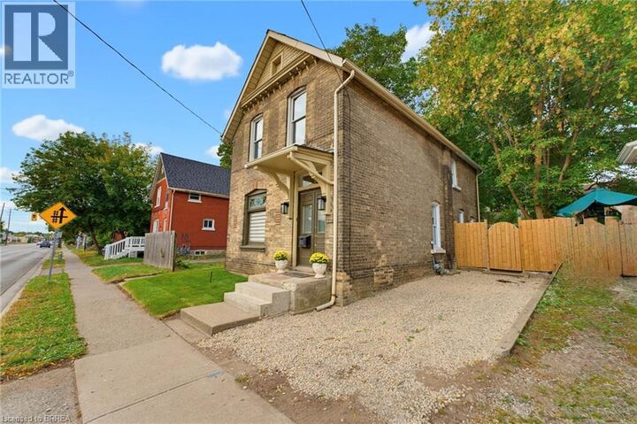 Property Photo:  118 Clarence Street  ON N3T 2V4 
