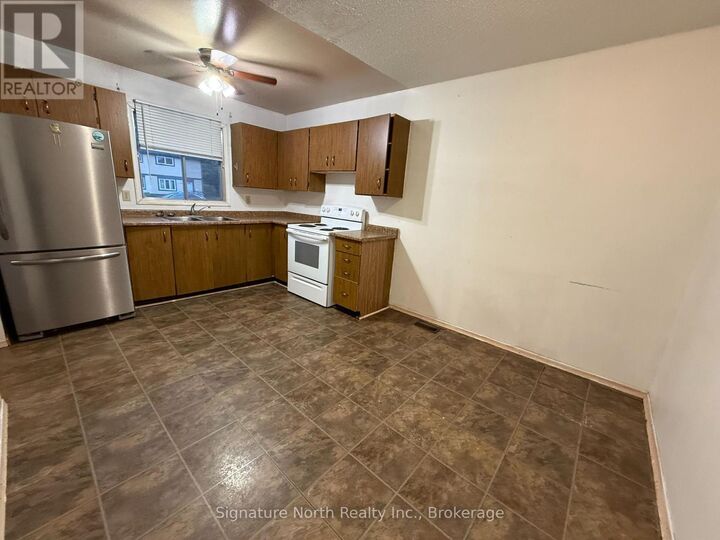 Property Photo:  392 Wentworth Crescent  ON P7A 7S8 
