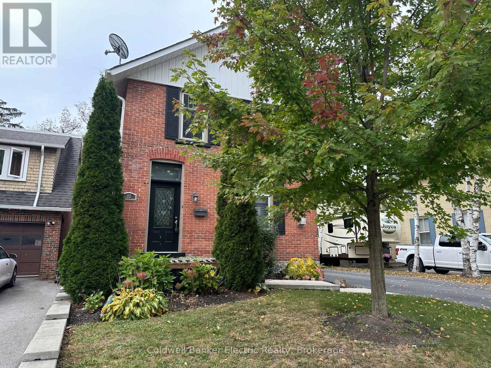 Property Photo: 21 Sussex Street North ON K9V 4H3