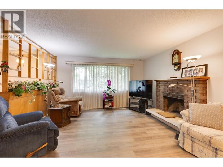 Property Photo:  132 McKenzie Avenue  BC V2L 4N4 