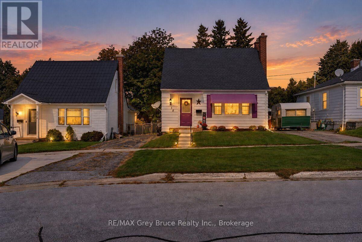 Property Photo:  714 5th Street East  ON N4K 1E5 