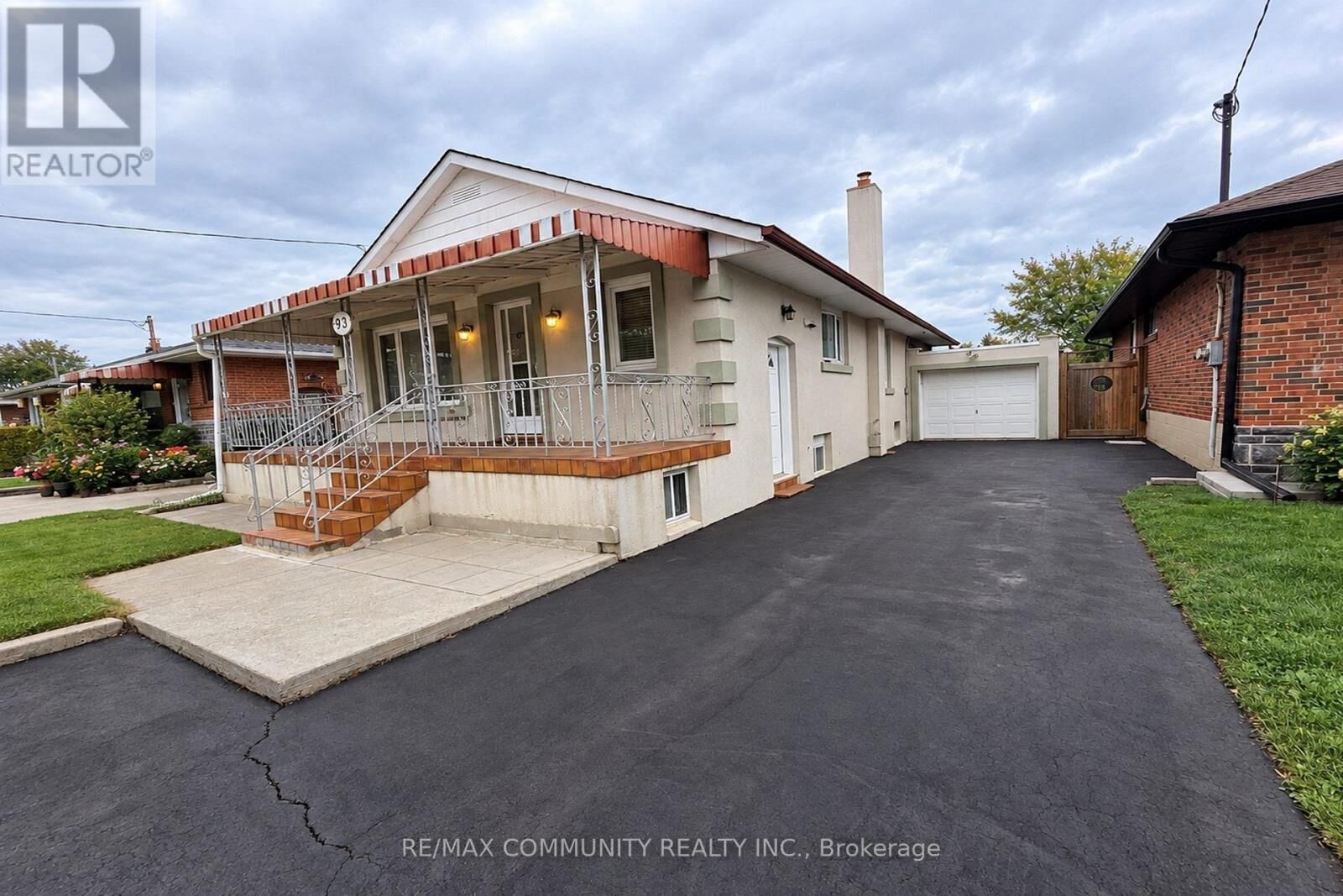Property Photo: 93 Waringstown Drive ON M1R 4H5