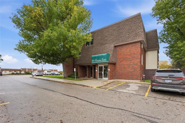 Property Photo: 740 Kenaston Boulevard MB R3N 1Y3