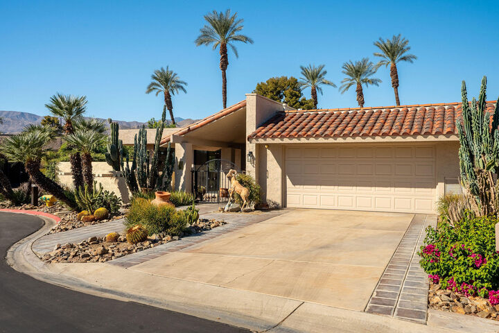 Property Photo: 9 Swarthmore Court CA 92270