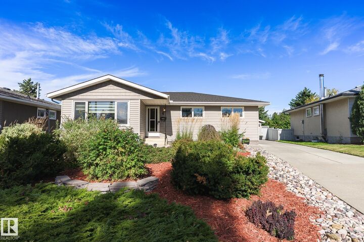 Property Photo:  6 Galen Crescent  AB T8A 2L2 