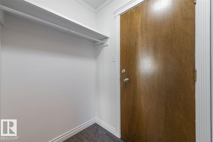 Property Photo: 10633 81 Avenue NW 102 AB T6E 1Y1