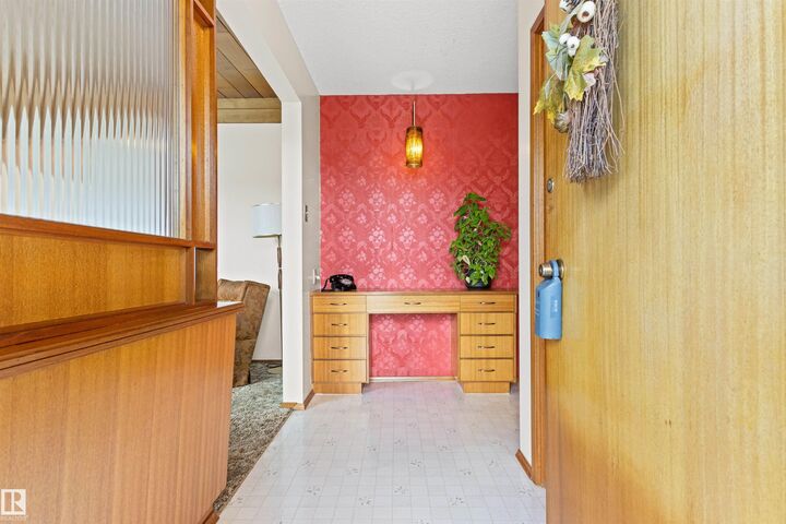 Property Photo:  7211 140 Avenue NW  AB T5C 2M6 