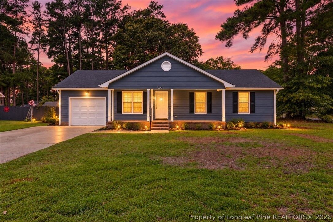 Property Photo:  900 Hollydale Lane  NC 28314 