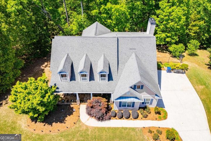 Property Photo: 6170 Hedgestone Way GA 30135