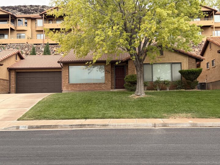 Property Photo: 489 N Ridgeviw Dr UT 84770