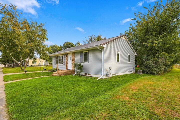 Property Photo:  723 2nd Ave SE  IA 50662 