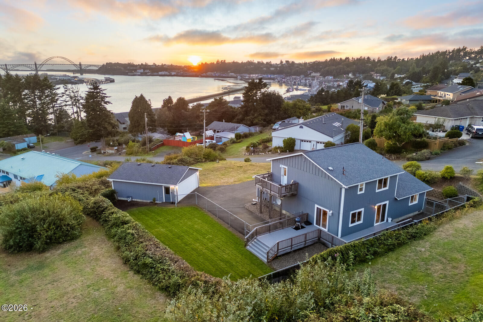 Property Photo:  821 SE Vista Drive  OR 97365 
