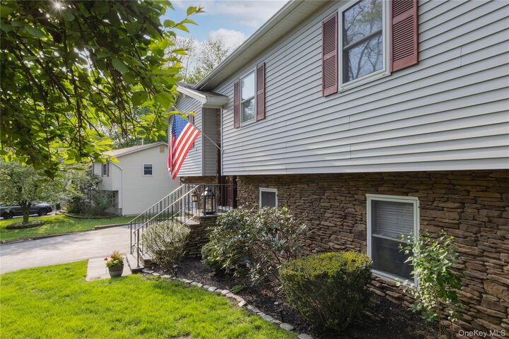 Property Photo:  5 Nickolaus Lane  NY 10954 
