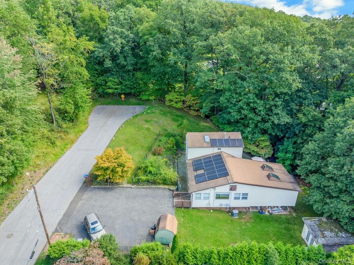 Property Photo:  30 N Strawberry Hill Lane N  NY 10994 