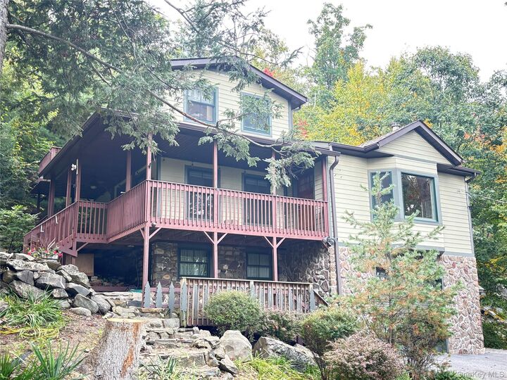 Property Photo:  22 Deer Trail S  NY 10925 