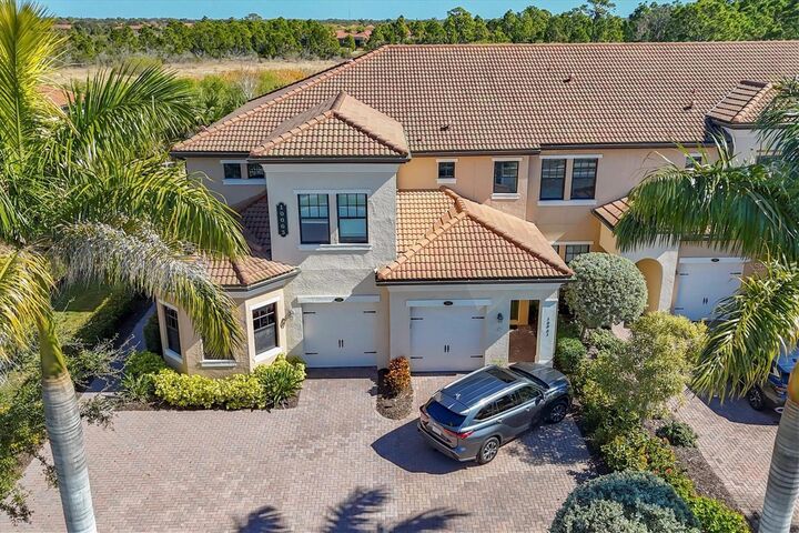 Property Photo:  10063 Crooked Creek Drive 101  FL 34293 