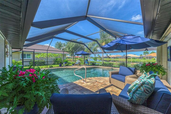 Property Photo:  530 Lake Of The Woods Drive  FL 34293 