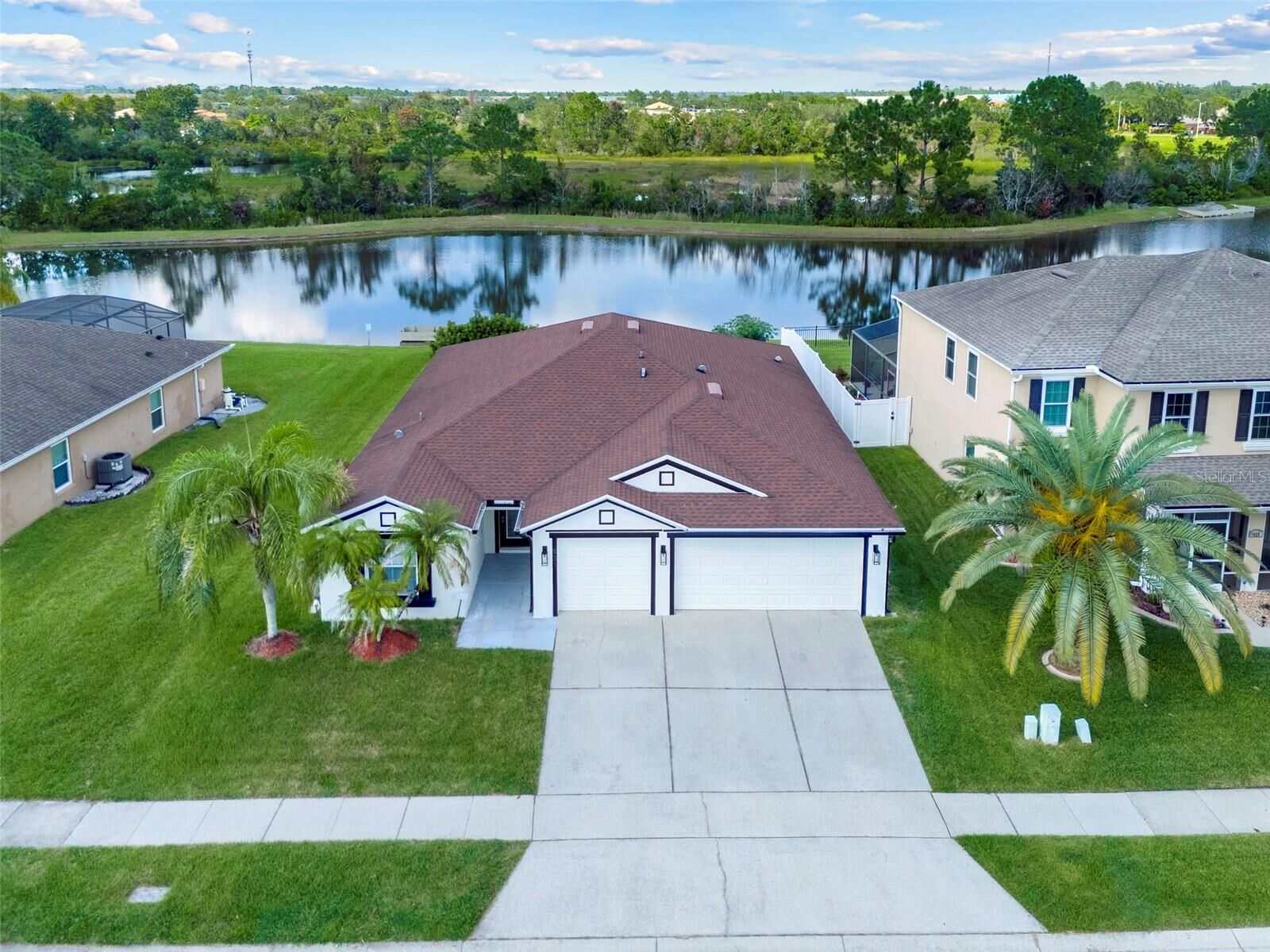Property Photo: 831 Belhaven Dr FL 32828