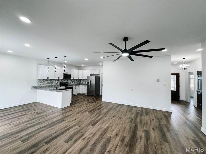 Property Photo: 300 Redbud Road MO 63382