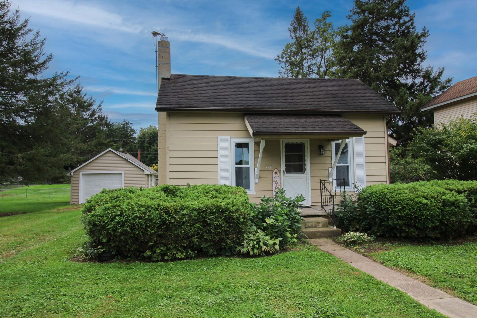 Property Photo:  418 E Arbor Street E  MI 49067 