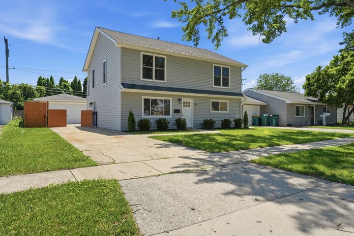 Property Photo:  163 W Manchester Drive  IL 60090 