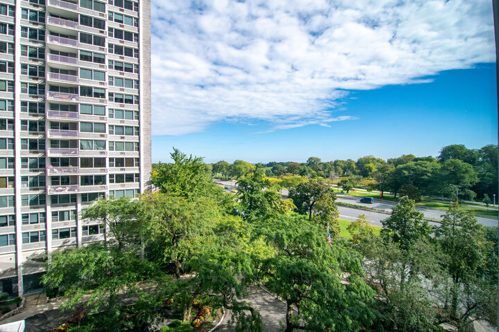 Property Photo: 4250 N Marine Drive 705 IL 60613