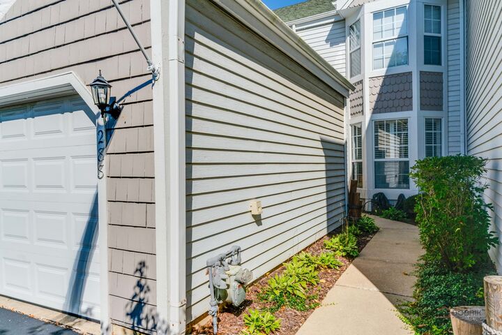 Property Photo:  288 Oak Bluff Court  IL 60084 