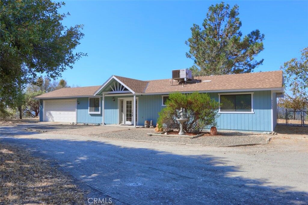 Property Photo:  33030 Road 233  CA 93643 