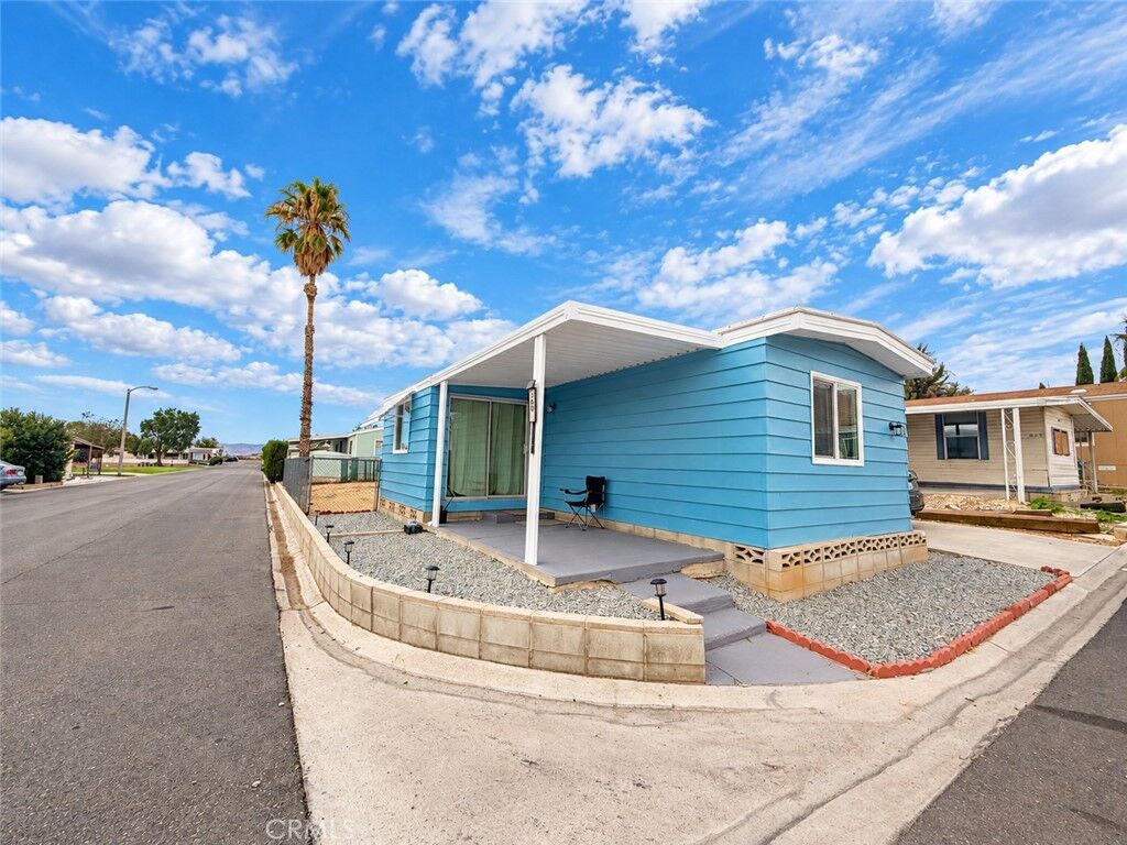 Property Photo: 20683 Waalew Road 59 CA 92307