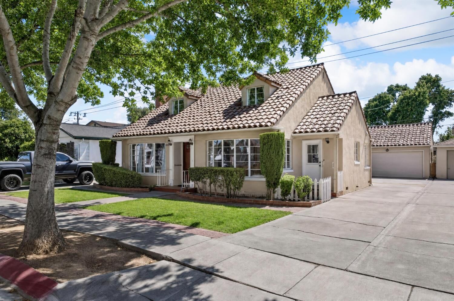 Property Photo: 224 Berverdor Avenue CA 95376