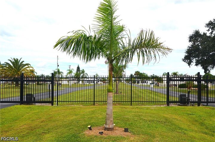 Property Photo: 46900 Bermont Road FL 33982