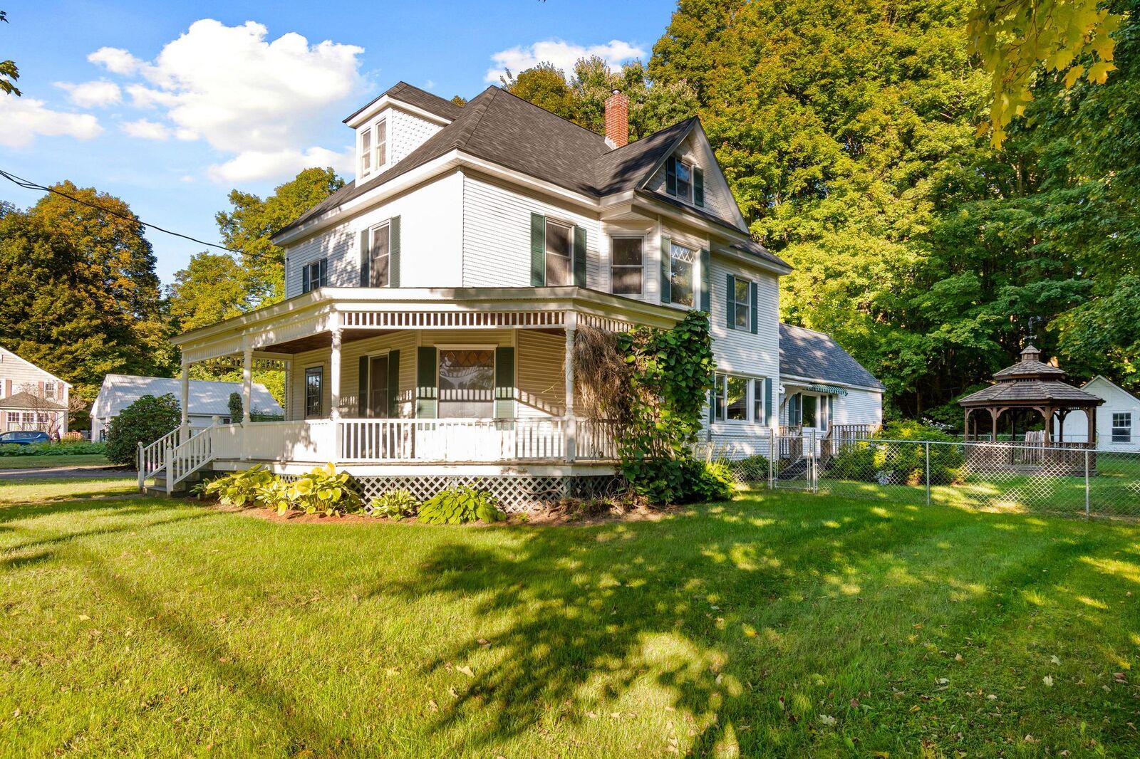 Property Photo:  17 Maplewood Avenue  VT 05468 