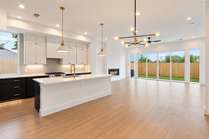 Property Photo: 316 Avenue L TX 75203
