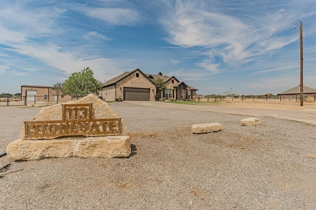 Property Photo:  113 Stonegate Avenue  TX 76087 