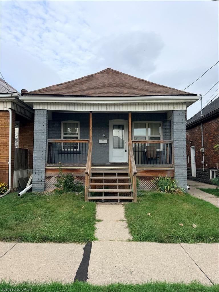 Property Photo:  411 Paling Avenue Upper  ON L8H 5K3 