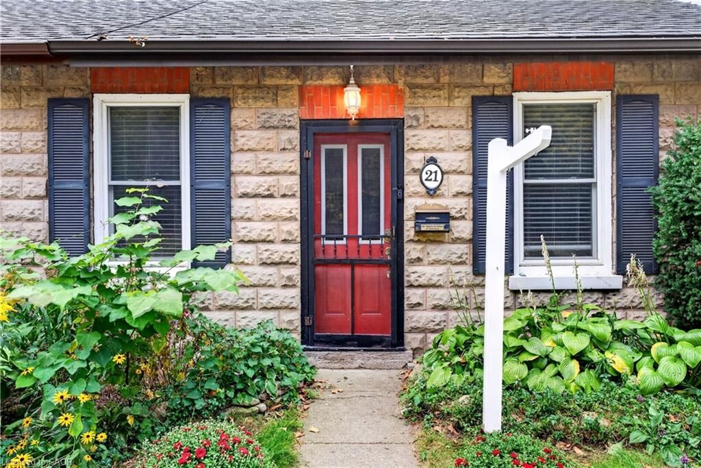 Property Photo:  21 Brock Street N  ON L9H 3A6 