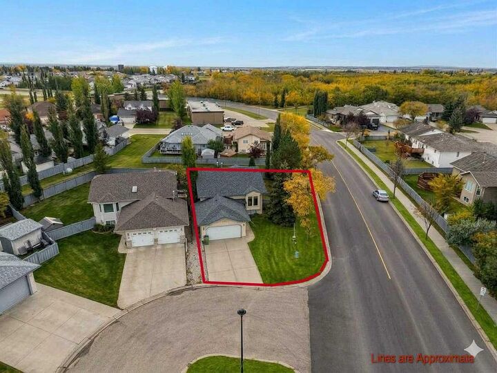 Property Photo:  9117 Crystal Lake Drive  AB T8X 1J3 