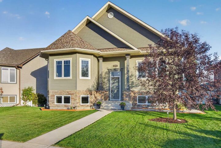Property Photo:  108 Tamarack Road  AB T0M 2A0 