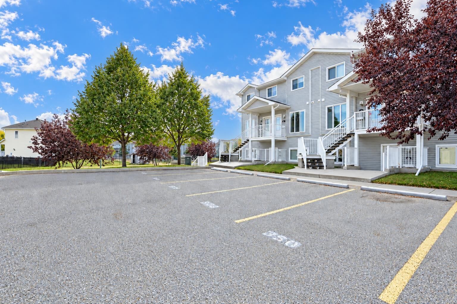 Property Photo:  350 Northlands Pointe NE  AB T1C 0C1 
