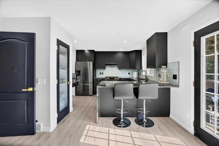 Property Photo:  1705 Patterson View SW  AB T3H 3J9 