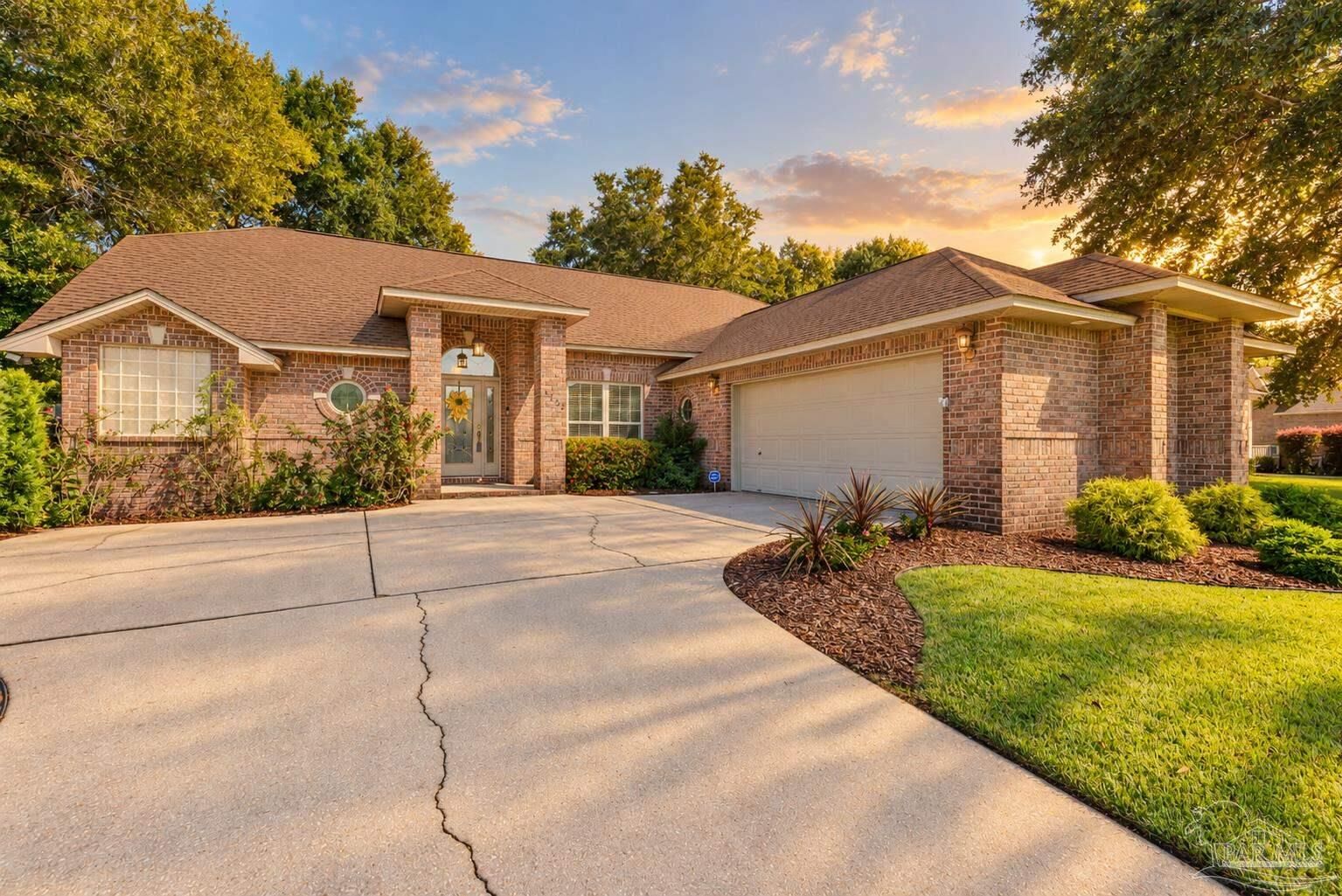 Property Photo: 4252 Lancaster Gate Dr FL 32571