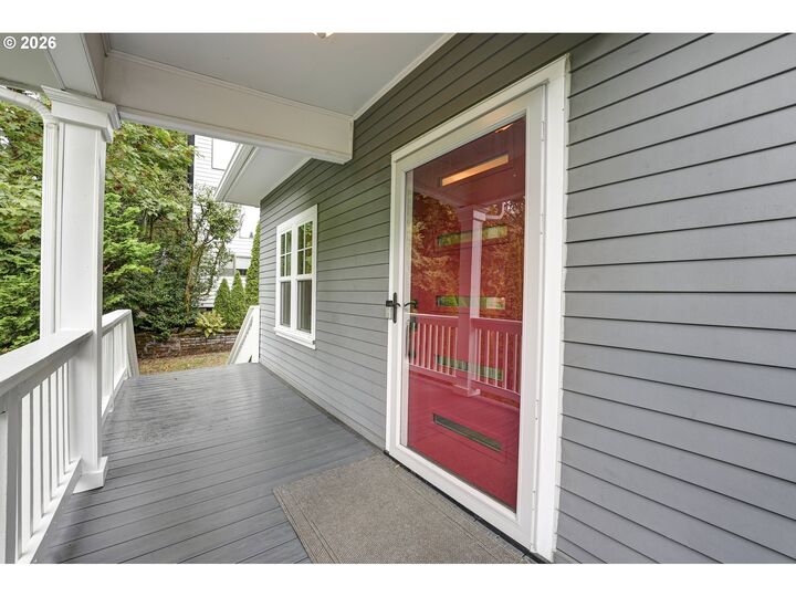 Property Photo:  1617 SW Broadway Dr  OR 97201 
