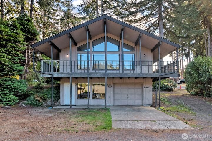 Property Photo:  927  Grant Avenue  WA 98584 
